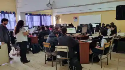 Más de 250 estudiantes compiten en la instancia zonal de las Olimpíadas de Robótica en Posadas