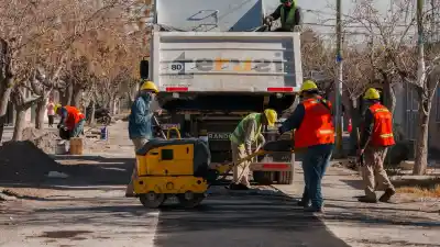 El plan millonario de Rawson para tapar los pozos que dejaron obras inconclusas
