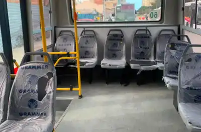 Frenada brusca en un colectivo de Comodoro: una pasajera terminó en el piso y debieron asistirla