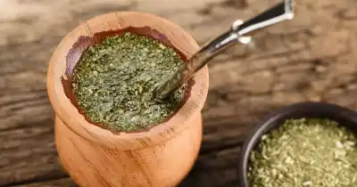 ¿Cansado a media tarde? Estos 5 ingredientes convierten al mate en un potente energizante natural
