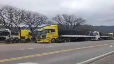 Paso de Jama: el cruce sigue cerrado y los camiones se acumulan en la Puna