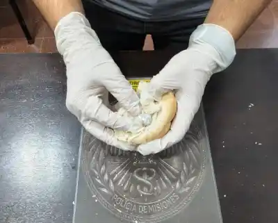 Ocultó cocaína dentro de una galleta para un detenido en Puerto Iguazú, pero el plan fracasó