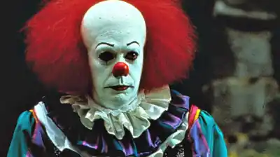 Murió Tim Curry, el actor que dio vida al payaso Pennywise en la primera versión de It