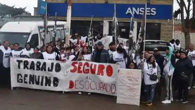El Polo Obrero copó la puerta de ANSES en Caleta Olivia y apuntó contra una funcionaria con sueldo millonario