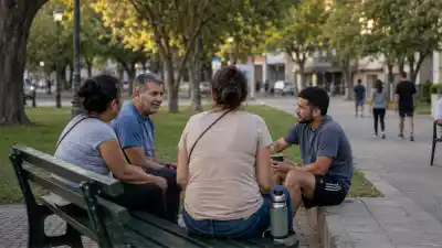 Plazas y veredas en Jujuy: el sociólogo que alerta sobre el 'autoencierro' digital