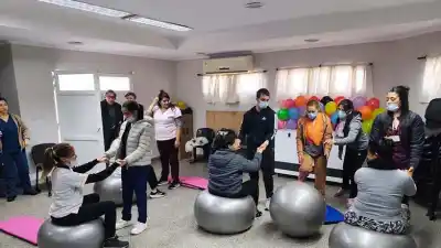 Embarazadas de Canal Norte ya entrenan con fitball en un taller que prepara para el parto