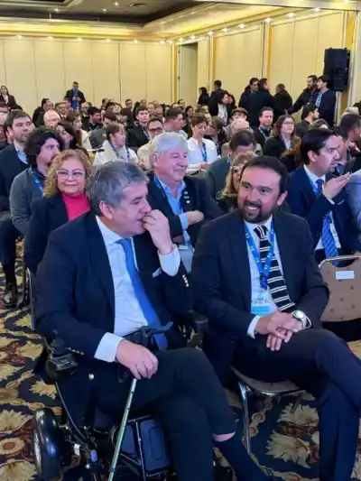 El intendente Cortés cruzó la cordillera: qué se definió en la cumbre binacional de Los Lagos