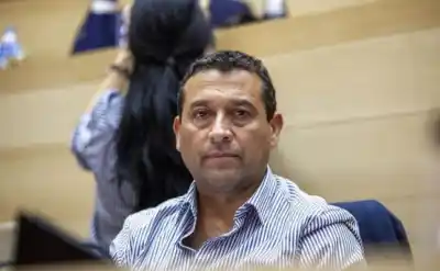 Aprobaron la licencia de Ramón Flores: ¿qué pasará con su banca en la Legislatura?