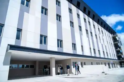 ¿Qué pasó en la obra de Pioneros? Un obrero cayó y terminó hospitalizado