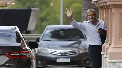 El plan de Caputo para usar la plata de los jubilados y financiar a los bancos: el bono sigue congelado