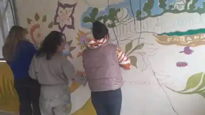 El Solar de Sala B renace: un mural colectivo devuelve la vida a un espacio del Hospital Escuela de Salud Mental