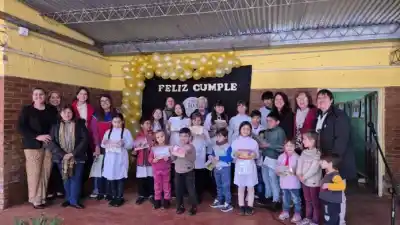 105 años de historia: el emotivo homenaje a la fundadora que marcó a la Escuela N.º 97
