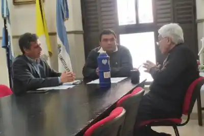 El Arzobispo de Corrientes apoya las vallas en el puente y lanza una advertencia que nadie esperaba