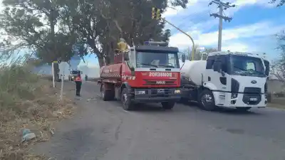 Incendio en Pocito: el fuego arrasó con 10 casas y dejó un hombre gravemente herido