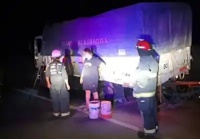 Una rueda suelta en la Ruta 65 desató un choque que estuvo a segundos de ser una tragedia mayor