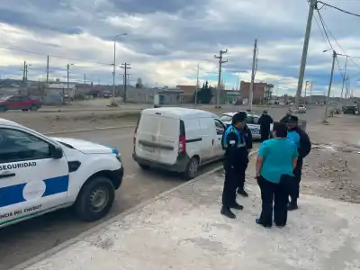 Ocultaba un arma 9mm en una riñonera: el insólito hallazgo en un control de tránsito que terminó en secuestro