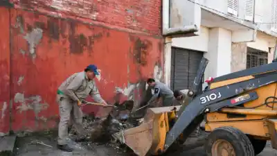 Las cuadrillas ya están en el barrio: así responden al pedido de los vecinos de Villa 9 de Julio