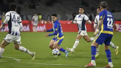 Los movimientos que prepara Almirón para recibir a Gimnasia
