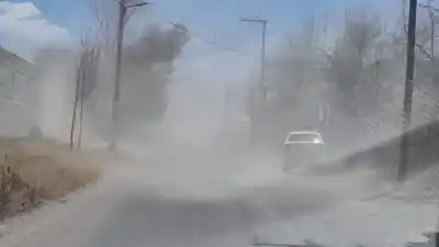 Viento y emergencia: cortan media calzada en La Puntilla y piden evitar la zona
