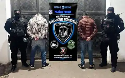 Intentaron robarle el celular en plena calle y terminaron detenidos: qué encontraron