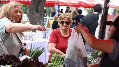Mercado de Abaratamiento: llega a un nuevo barrio de Córdoba con precios accesibles y Eco-Canje