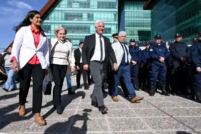 Ascensos policiales: el acto que reunió a más de 500 efectivos en la Plaza Cívica