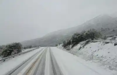Alerta en la Ruta 40: nieve y hielo complican el tramo entre Bariloche y El Bolsón