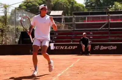 Manu La Serna sigue en Alemania: eliminado en singles, pero avanza en dobles