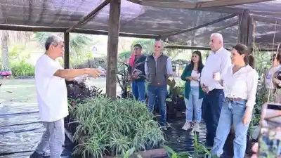 El intendente Jofré llegó a las huertas con herramientas y dejó una frase que ilusiona a los productores
