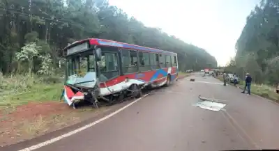 Tragedia en San Pedro: murió tras chocar su auto contra un colectivo en la Ruta 27