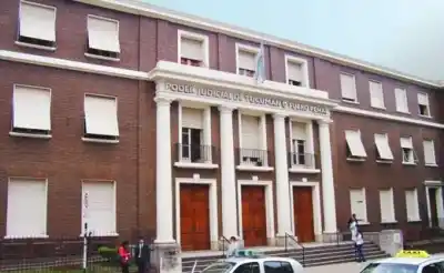 Violento asalto en El Ángel: Un hombre con máscara de payaso disparó y quedó detenido