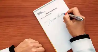 Falsificó un certificado médico y el gobierno no solo la echó: ahora enfrenta a la Justicia