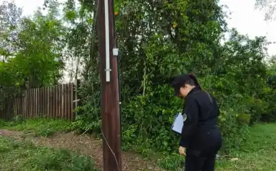 Encontraron una pinza junto al poste y un cable cortado: qué pasó con el hombre que murió electrocutado en Santa Ana