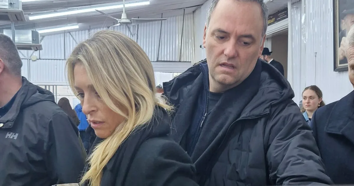 adorni esposa
