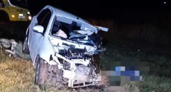 El Chevrolet Corsa quedó completamente destruido