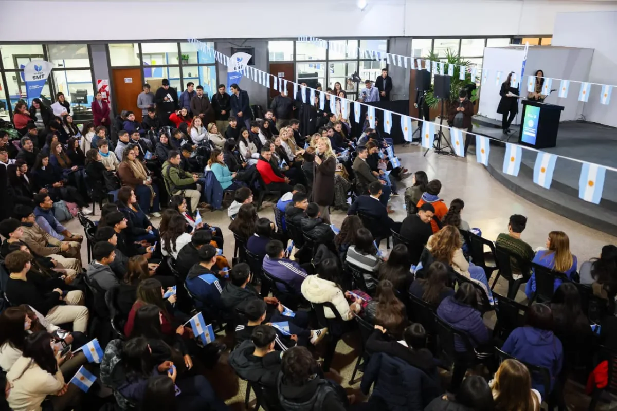 Jóvenes en el lanzamiento