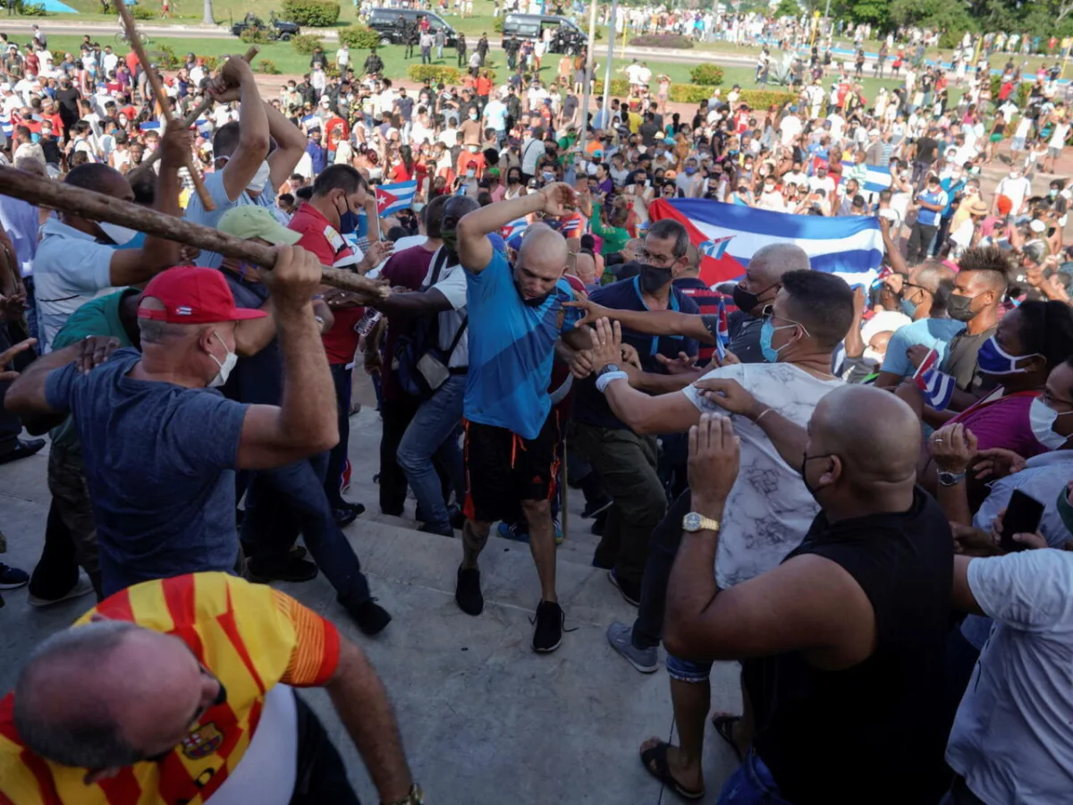 2021-07-11T232202Z_451043290_RC2HIO9X65ST_RTRMADP_3_CUBA-PROTESTS.jpg