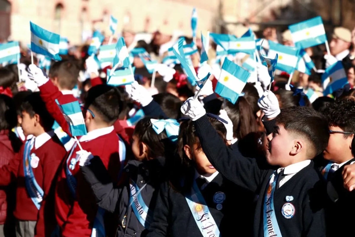 Sadir presidió los actos por el Día de la Bandera