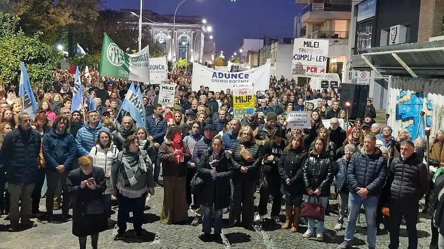 Multitudinaria marcha en Tandil: "La universidad pública se defiende"