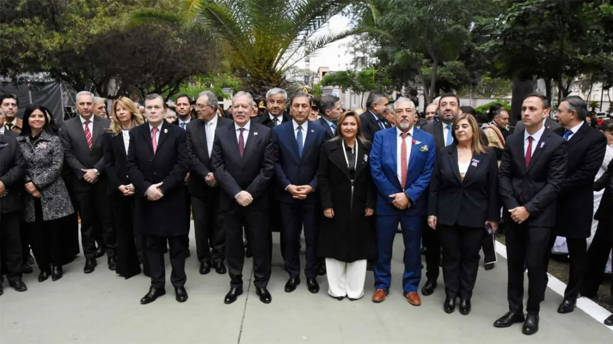 Acto autonomía provincial