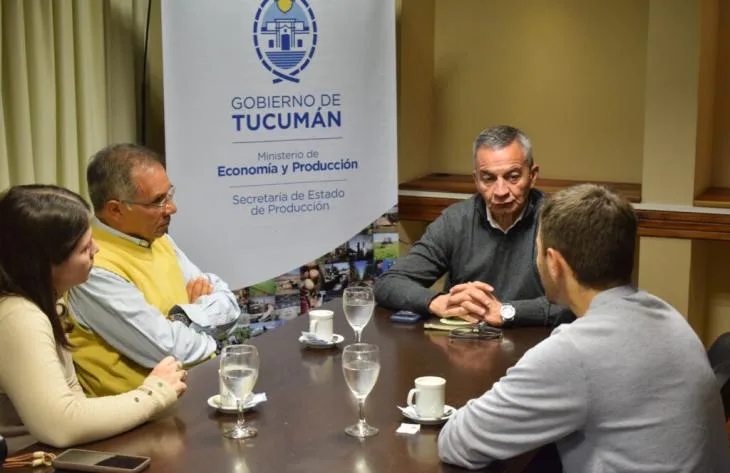 Reunión entre autoridades y productores