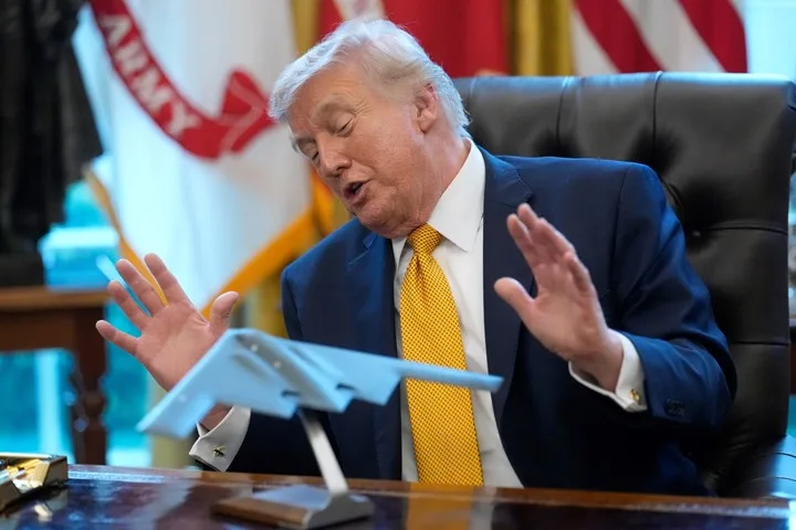 Donald Trump en la Oficina Oval. Foto: AP
