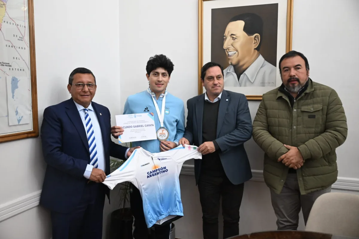 Facundo Cayata en su homenaje