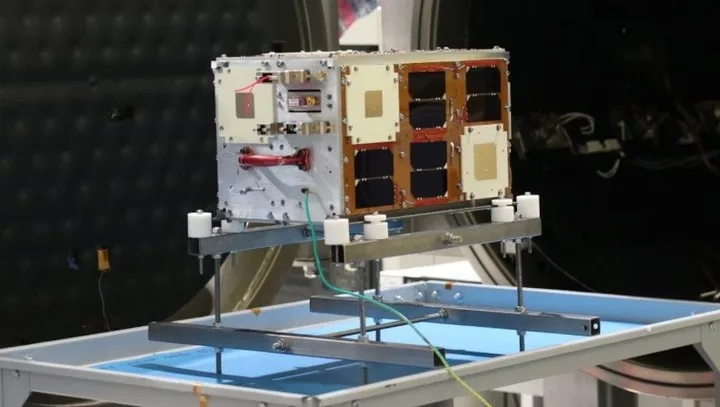 Así es Atenea, el micro satélite que formó parte de la Misión Artemis II de la NASA.