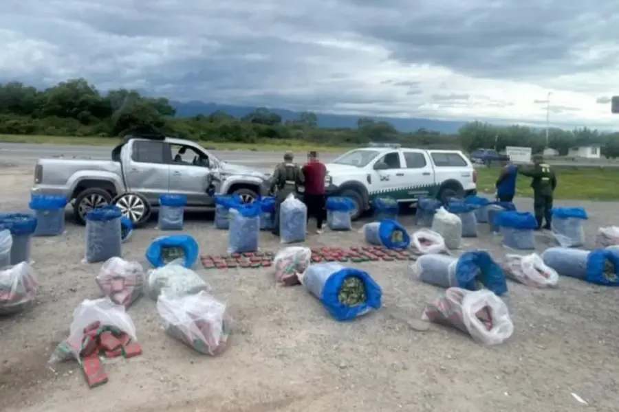 900x600_volco-camioneta-690-kilos-hojas-coca-al-intentar-escapar-control-tucuman-1126913-112739.webp
