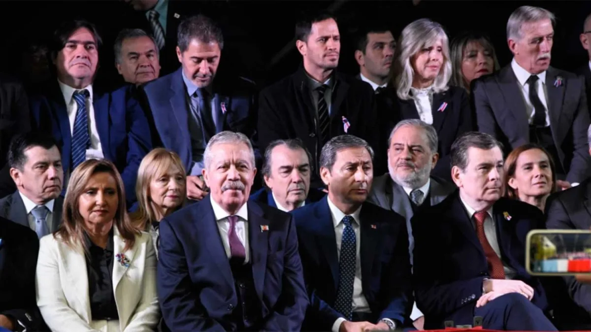 Acto autonomía provincial
