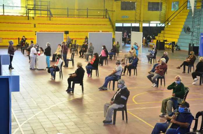 Vacunación en Monteros: mayores de 60 y de 70 reciben sus dosis