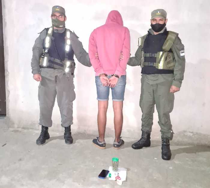 El Grupo Monteros de Gendarmería detuvo a un sujeto con estupefacientes en Aguilares