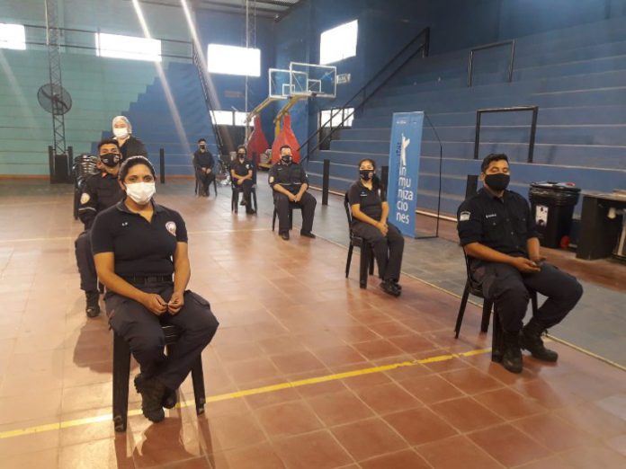 Los Bomberos Voluntarios de Monteros recibieron la vacuna contra el coronavirus