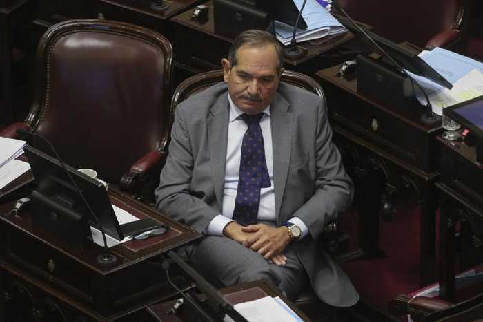 Senado de la Nación: piden la renuncia de Alperovich y asunción de una monteriza
